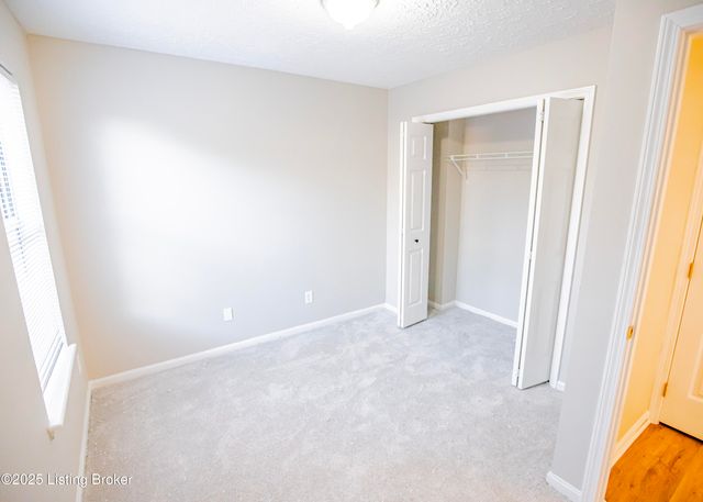 12505 Kiawah Ct, Louisville, KY 40245