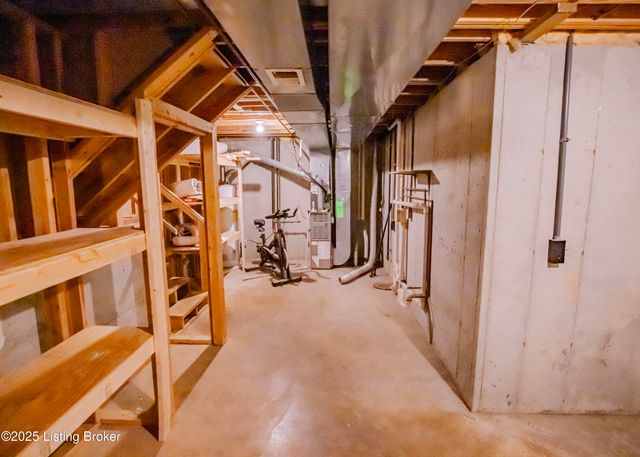 12505 Kiawah Ct, Louisville, KY 40245