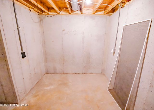 12505 Kiawah Ct, Louisville, KY 40245