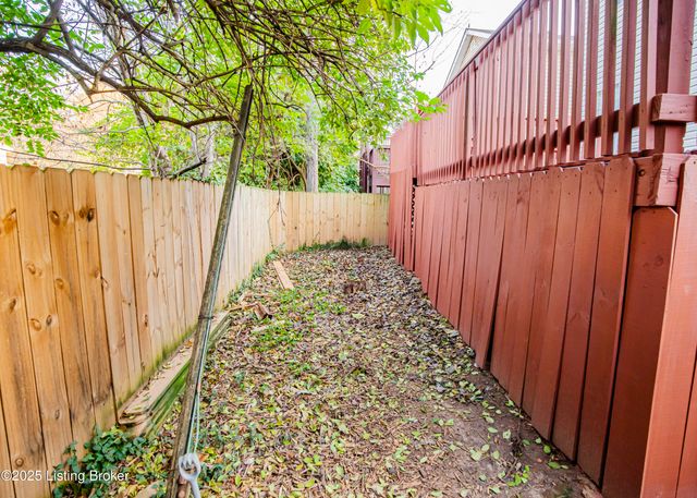 12505 Kiawah Ct, Louisville, KY 40245