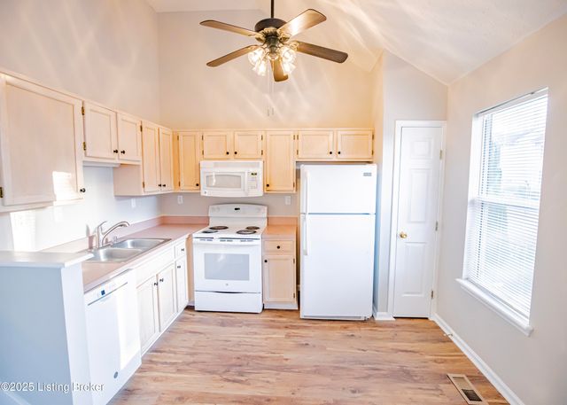 12505 Kiawah Ct, Louisville, KY 40245