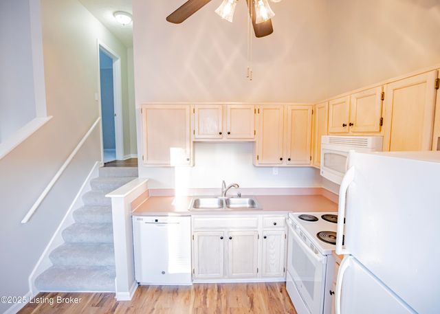 12505 Kiawah Ct, Louisville, KY 40245