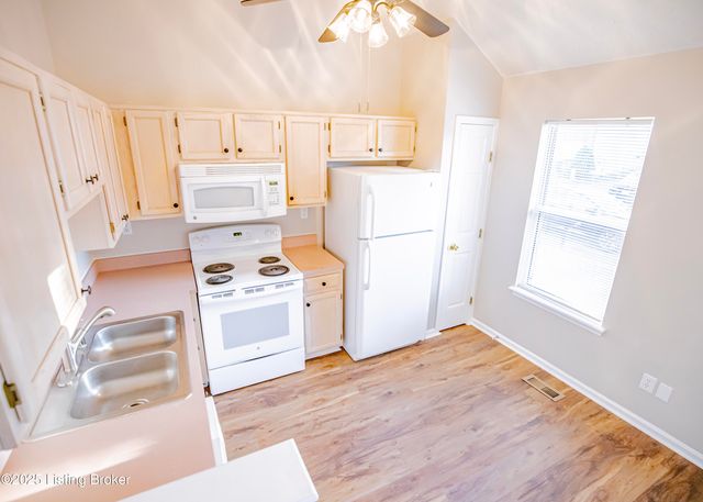 12505 Kiawah Ct, Louisville, KY 40245