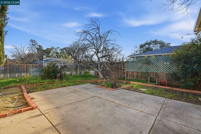 4690 Brookfield Dr, Sacramento, CA 95823