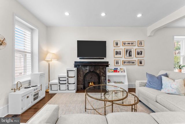 222 JAMESTOWN ST, Philadelphia, PA 19128