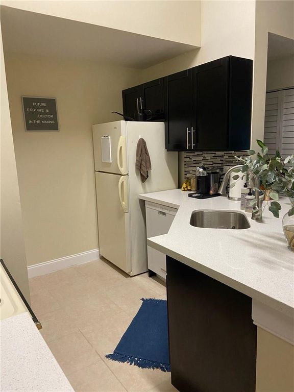 9999 SUMMERBREEZE Drive 206, Sunrise, FL 33322