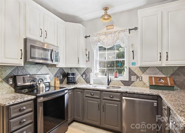 28 Gentlewood Trail, Candler, NC 28715