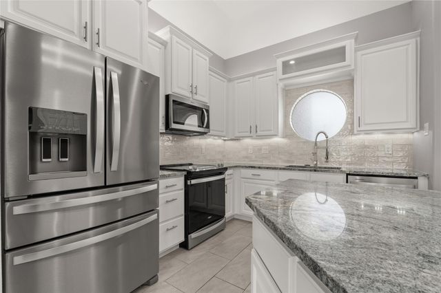 168 Lake Point Boulevard C301, Conroe, TX 77356