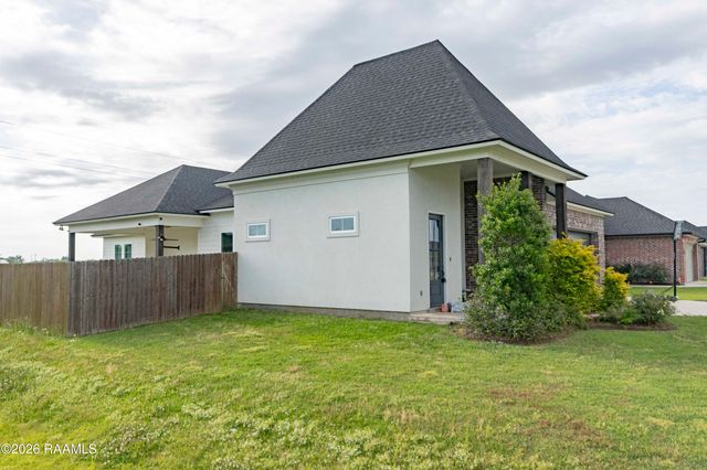 101 Fox Hill Road, Youngsville, LA 70592
