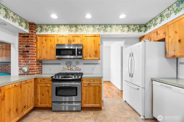 7002 Lakeside ST SW, Olympia, WA 98512