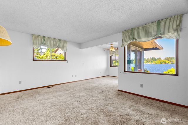 7002 Lakeside ST SW, Olympia, WA 98512