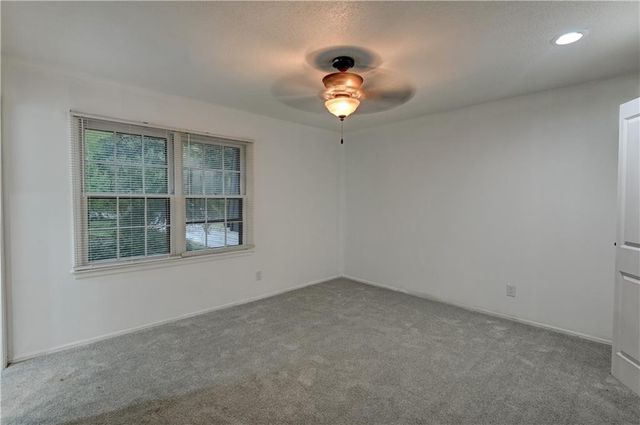 520 S Meadowbrook Lane, Olathe, KS 66062