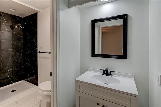 520 S Meadowbrook Lane, Olathe, KS 66062