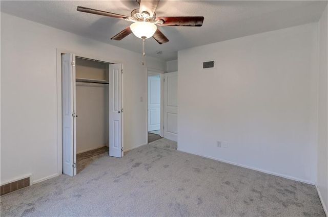 520 S Meadowbrook Lane, Olathe, KS 66062