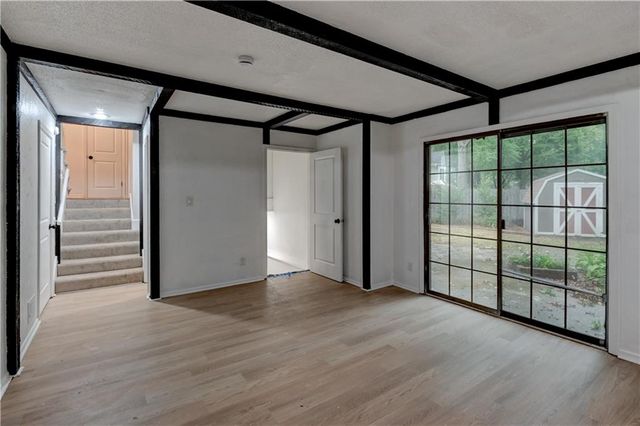 520 S Meadowbrook Lane, Olathe, KS 66062