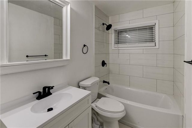 520 S Meadowbrook Lane, Olathe, KS 66062
