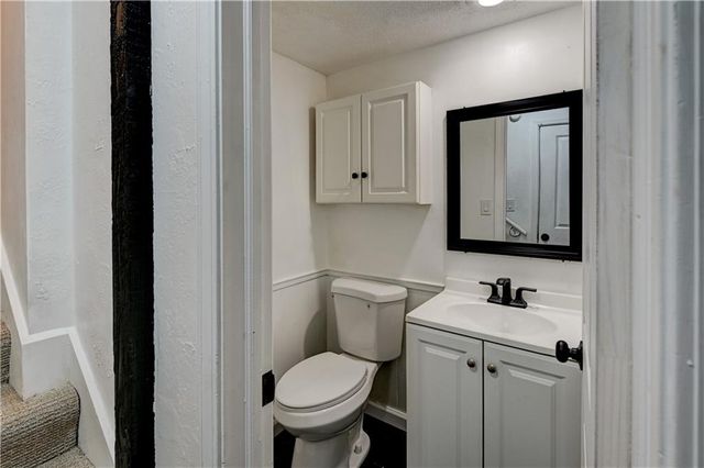520 S Meadowbrook Lane, Olathe, KS 66062