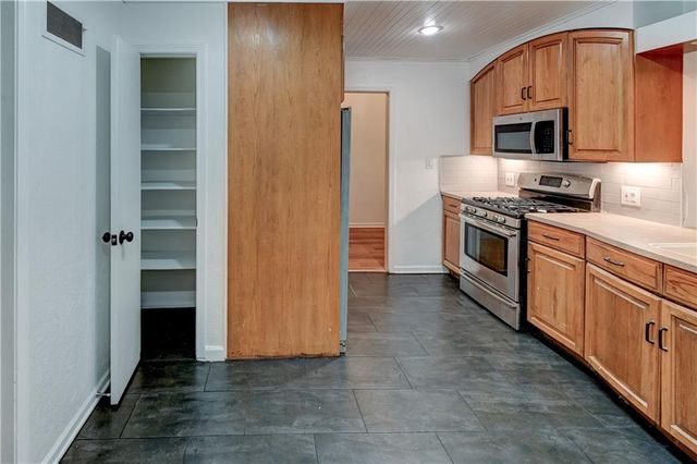 520 S Meadowbrook Lane, Olathe, KS 66062