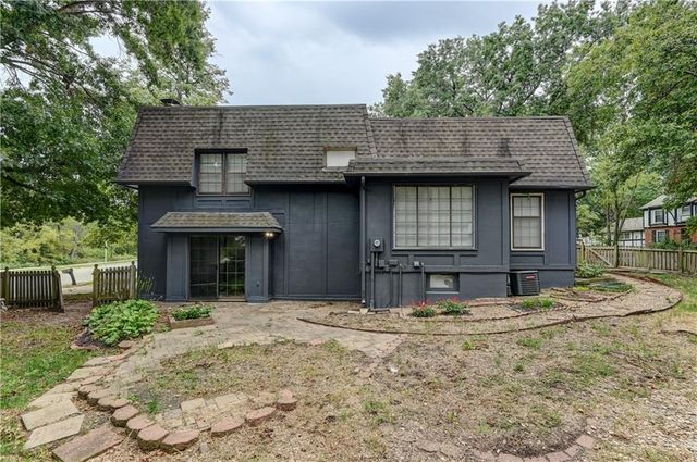 520 S Meadowbrook Lane, Olathe, KS 66062