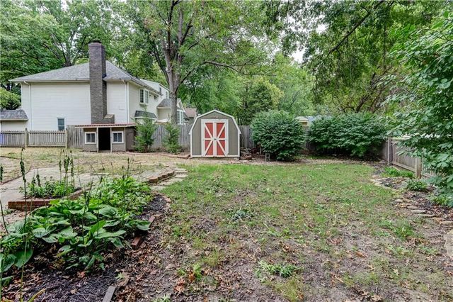 520 S Meadowbrook Lane, Olathe, KS 66062