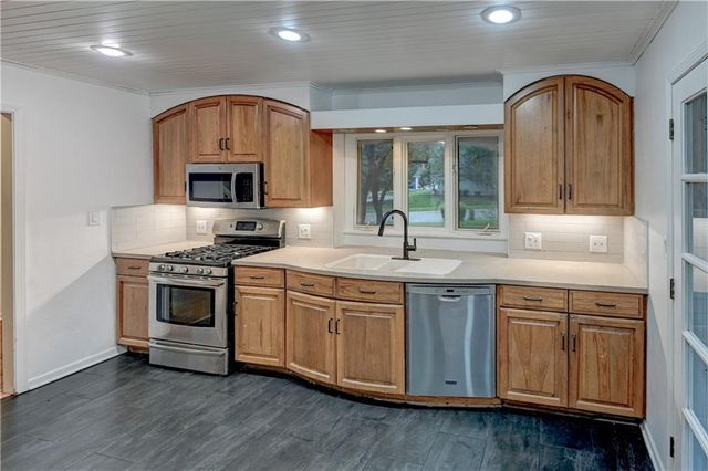520 S Meadowbrook Lane, Olathe, KS 66062