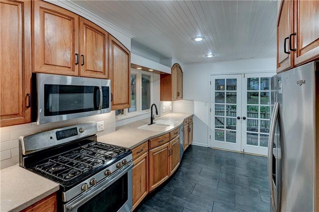 520 S Meadowbrook Lane, Olathe, KS 66062