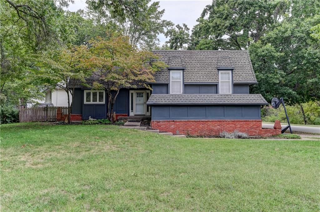 520 S Meadowbrook Lane, Olathe, KS 66062