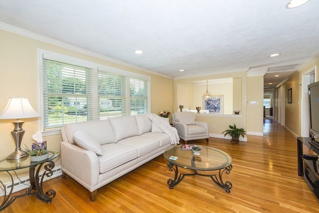 9 Riverbend Dr, Natick, MA 01760