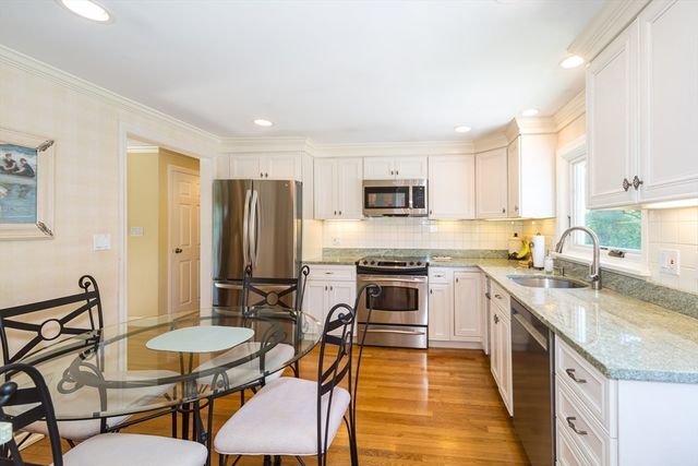 9 Riverbend Dr, Natick, MA 01760