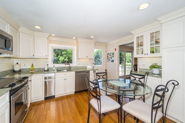 9 Riverbend Dr, Natick, MA 01760