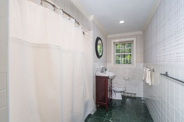 9 Riverbend Dr, Natick, MA 01760