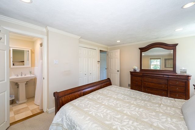 9 Riverbend Dr, Natick, MA 01760