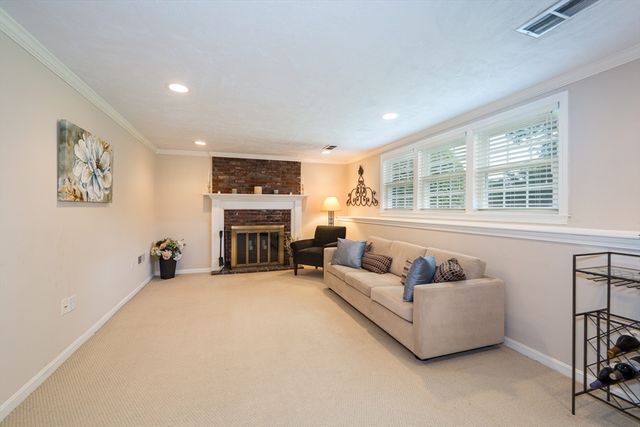 9 Riverbend Dr, Natick, MA 01760