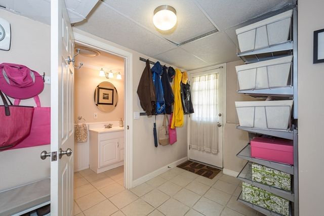 9 Riverbend Dr, Natick, MA 01760