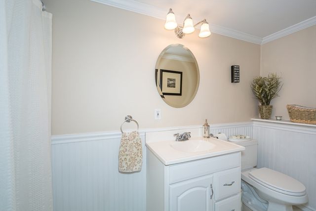 9 Riverbend Dr, Natick, MA 01760