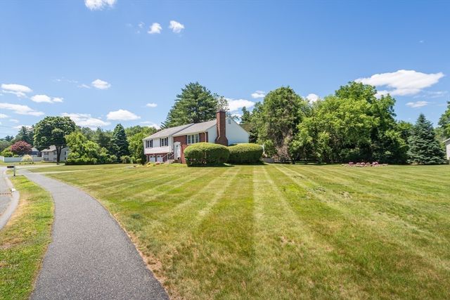 9 Riverbend Dr, Natick, MA 01760
