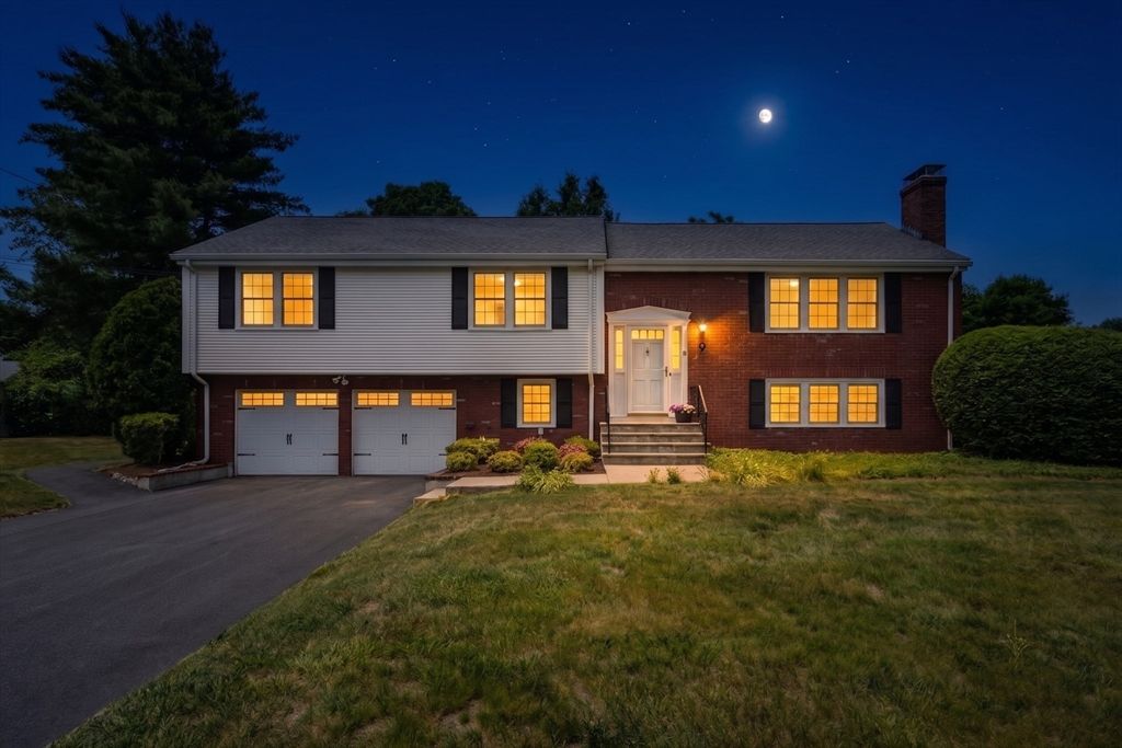 9 Riverbend Dr, Natick, MA 01760
