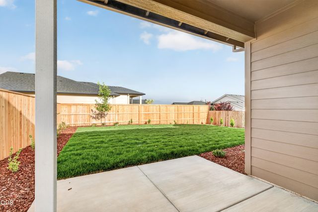 3233 Garner Way, Medford, OR 97504