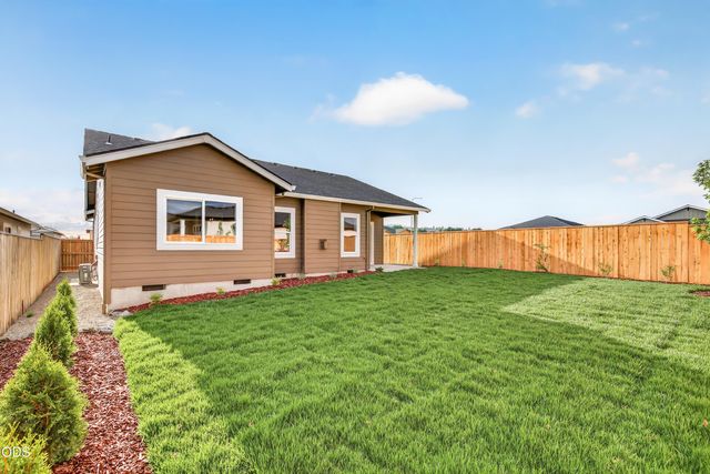 3233 Garner Way, Medford, OR 97504