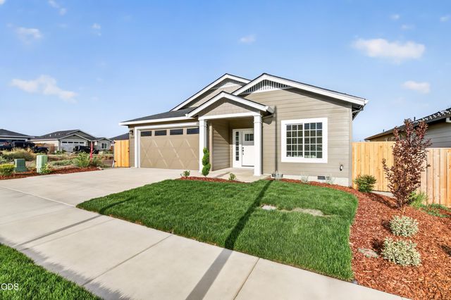3233 Garner Way, Medford, OR 97504