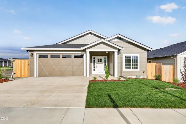 3233 Garner Way, Medford, OR 97504