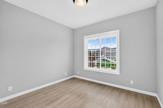 3233 Garner Way, Medford, OR 97504