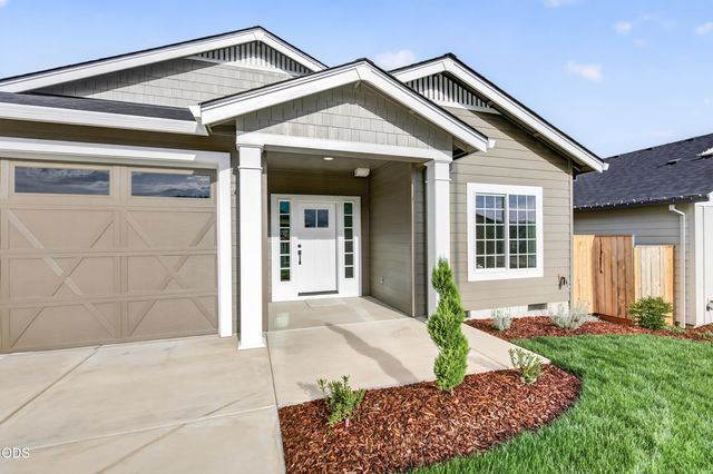 3233 Garner Way, Medford, OR 97504