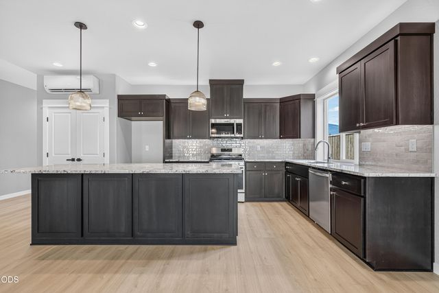 3233 Garner Way, Medford, OR 97504