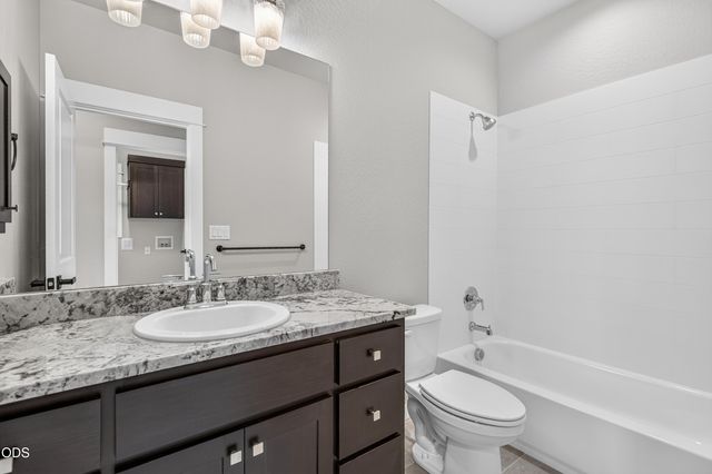 3233 Garner Way, Medford, OR 97504