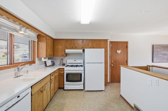 8409 32nd Place N, Crystal, MN 55427