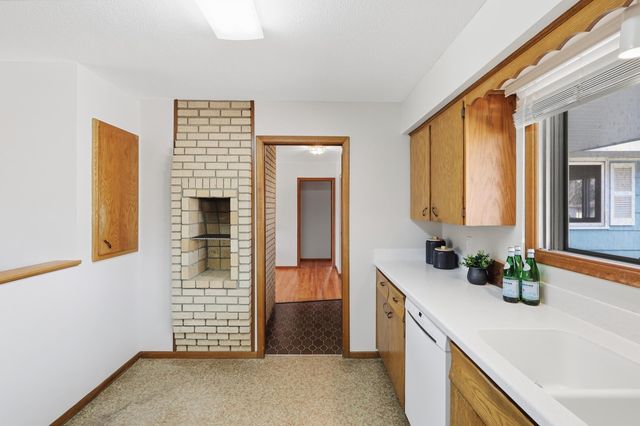 8409 32nd Place N, Crystal, MN 55427