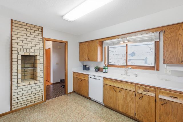 8409 32nd Place N, Crystal, MN 55427