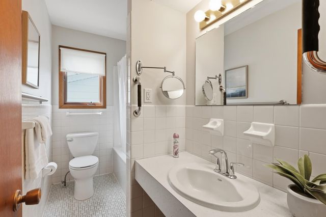 8409 32nd Place N, Crystal, MN 55427