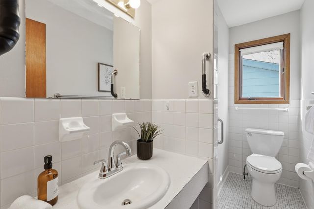 8409 32nd Place N, Crystal, MN 55427